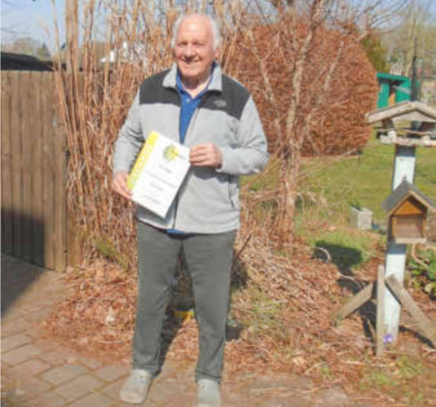Gert Fl&ouml;ge wird f&uuml;r 70 Jahre Vereinstreue im TV-Schee&szlig;el geehrt